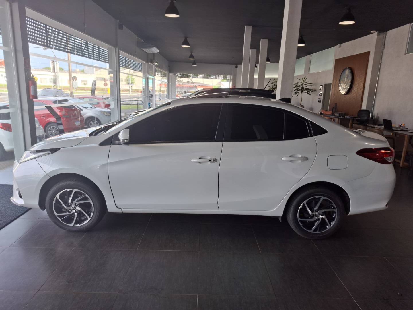 YARIS 1.5 16V FLEX SEDAN XLS CONNECT MULTIDRIVE