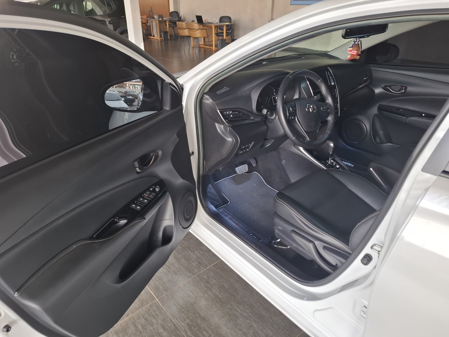 YARIS 1.5 16V FLEX SEDAN XLS CONNECT MULTIDRIVE