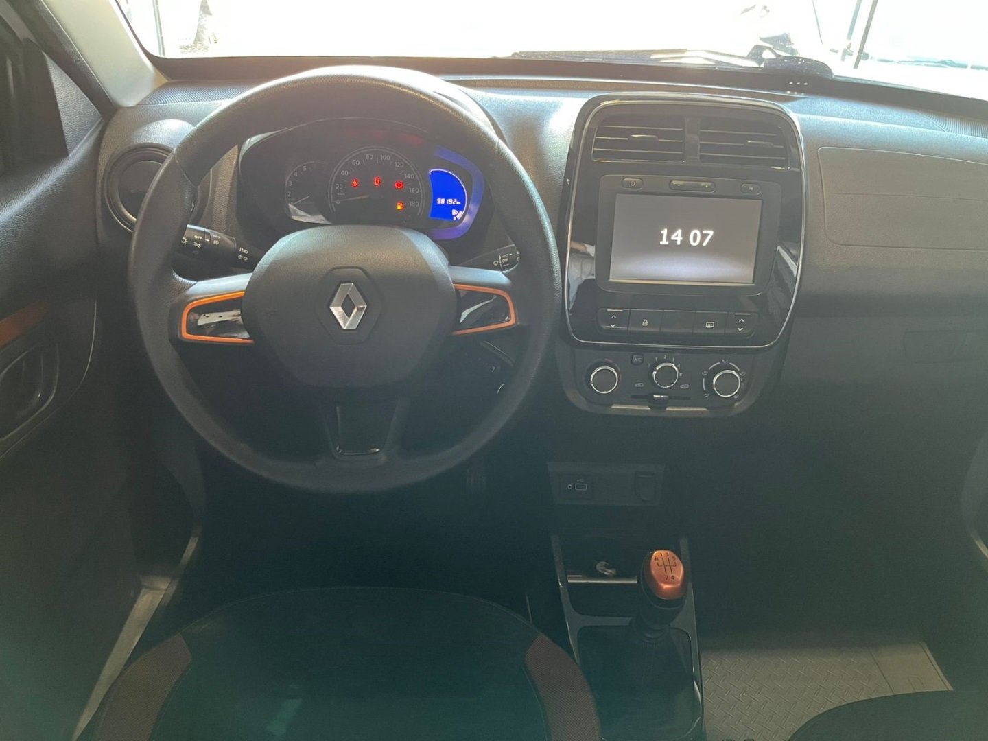 KWID 1.0 12V SCE FLEX OUTSIDER MANUAL