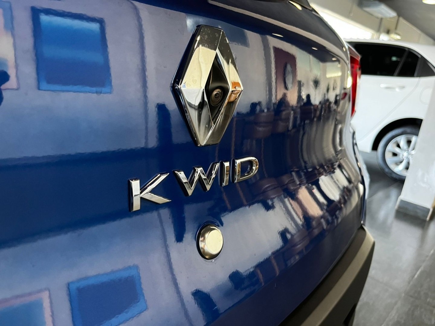 KWID 1.0 12V SCE FLEX OUTSIDER MANUAL