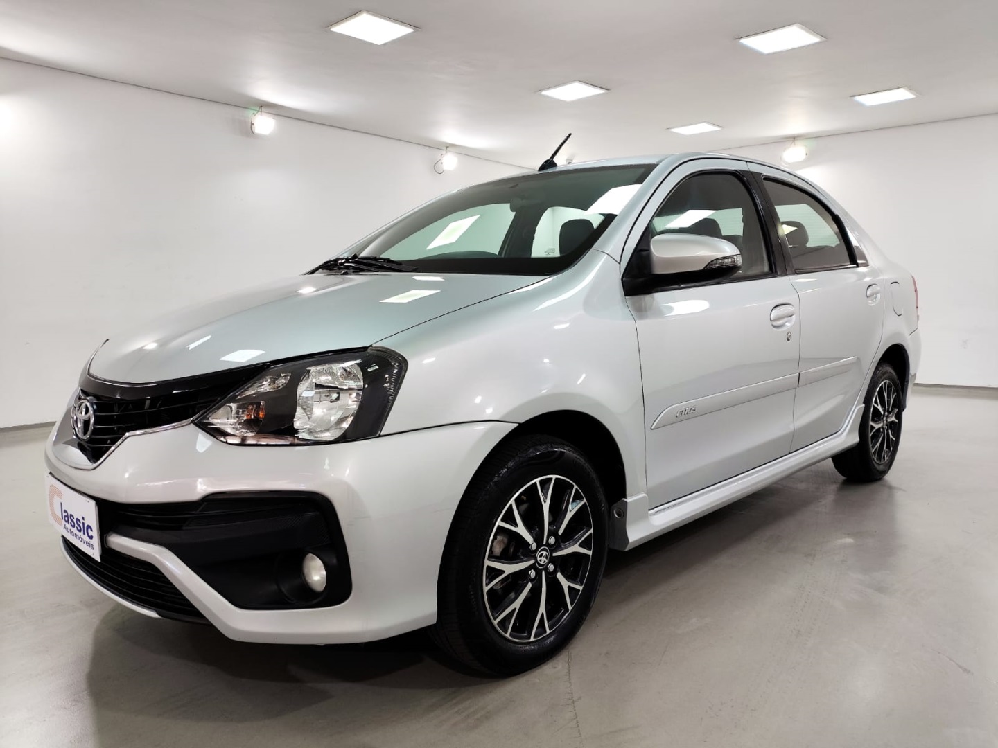 TOYOTA ETIOS 1.5 PLATINUM SEDAN 16V FLEX 4P AUTOMÁTICO