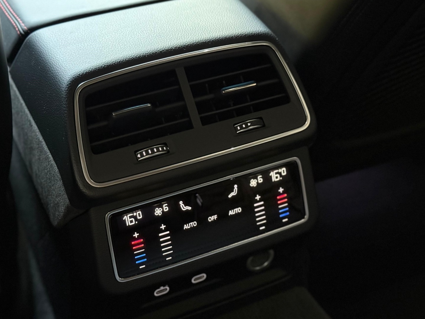 AUDI RS6 4.0 AVANT V8 TWINTURBO MHEV TIPTRONIC