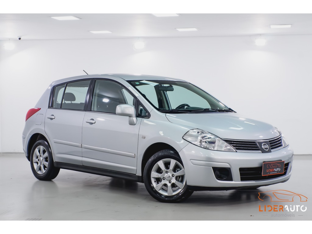 NISSAN TIIDA 1.8 S 16V GASOLINA 4P AUTOMÁTICO