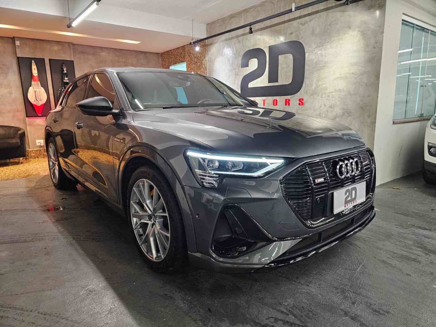 AUDI E-TRON ELÉTRICO PERFORMANCE BLACK QUATTRO