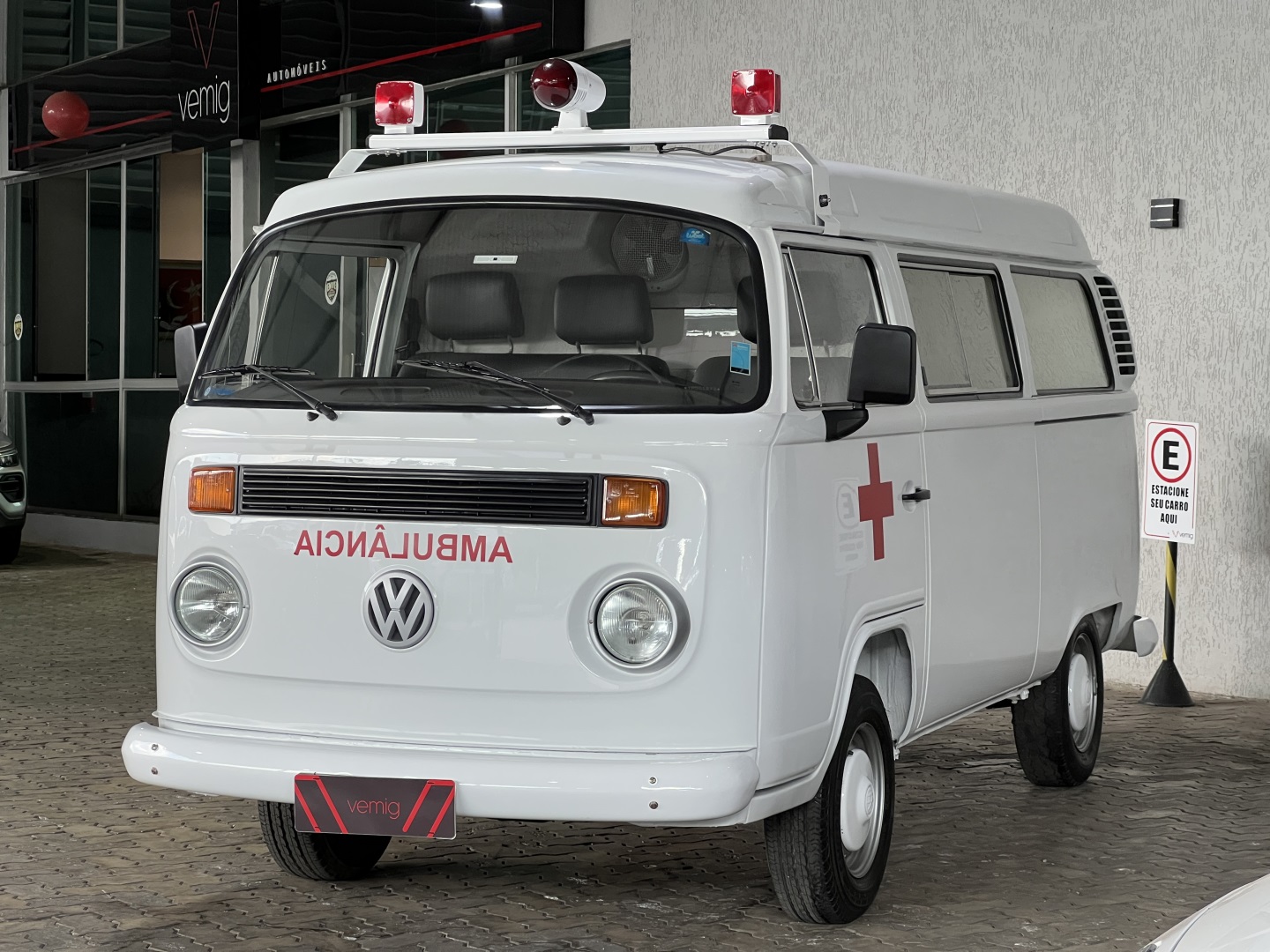 VOLKSWAGEN KOMBI 1.6 MI FURGÃO 8V GASOLINA 3P MANUAL