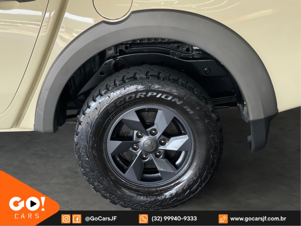 MITSUBISHI L200 2.4 16V TURBO DIESEL SAVANA GLS CD 4X4 AUTOMÁTICO 2023