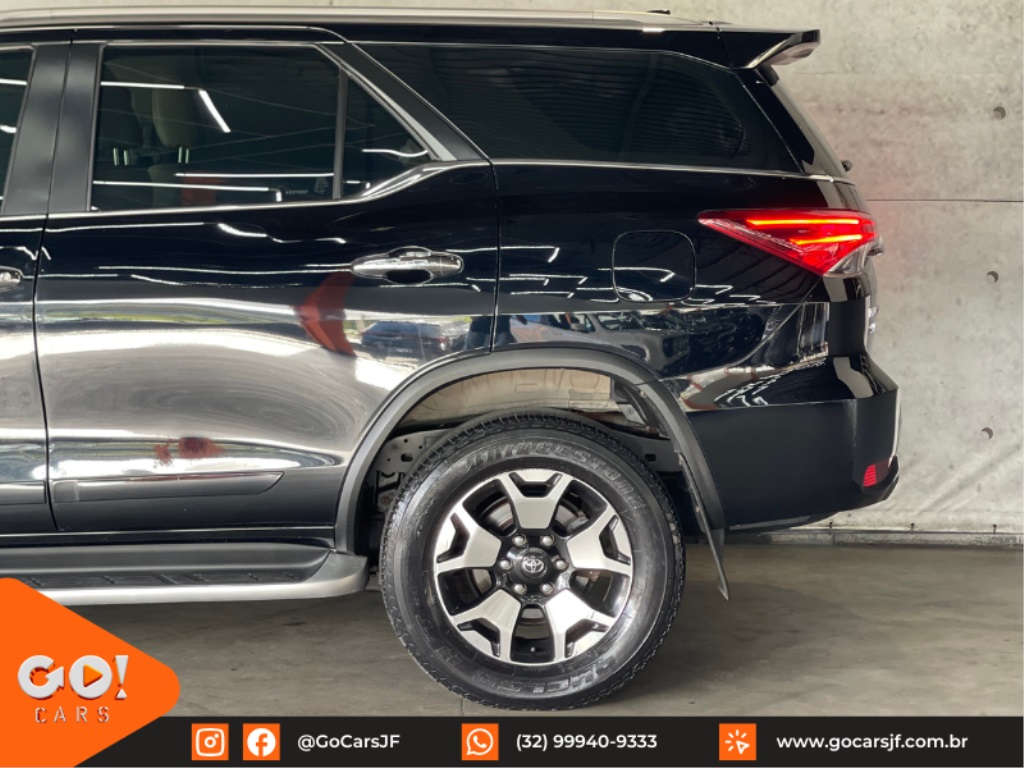 TOYOTA HILUX SW4 2.8 SRX DIAMOND 4X4 7 LUGARES 16V TURBO INTERCOOLER DIESEL 4P AUTOMÁTICO 2019