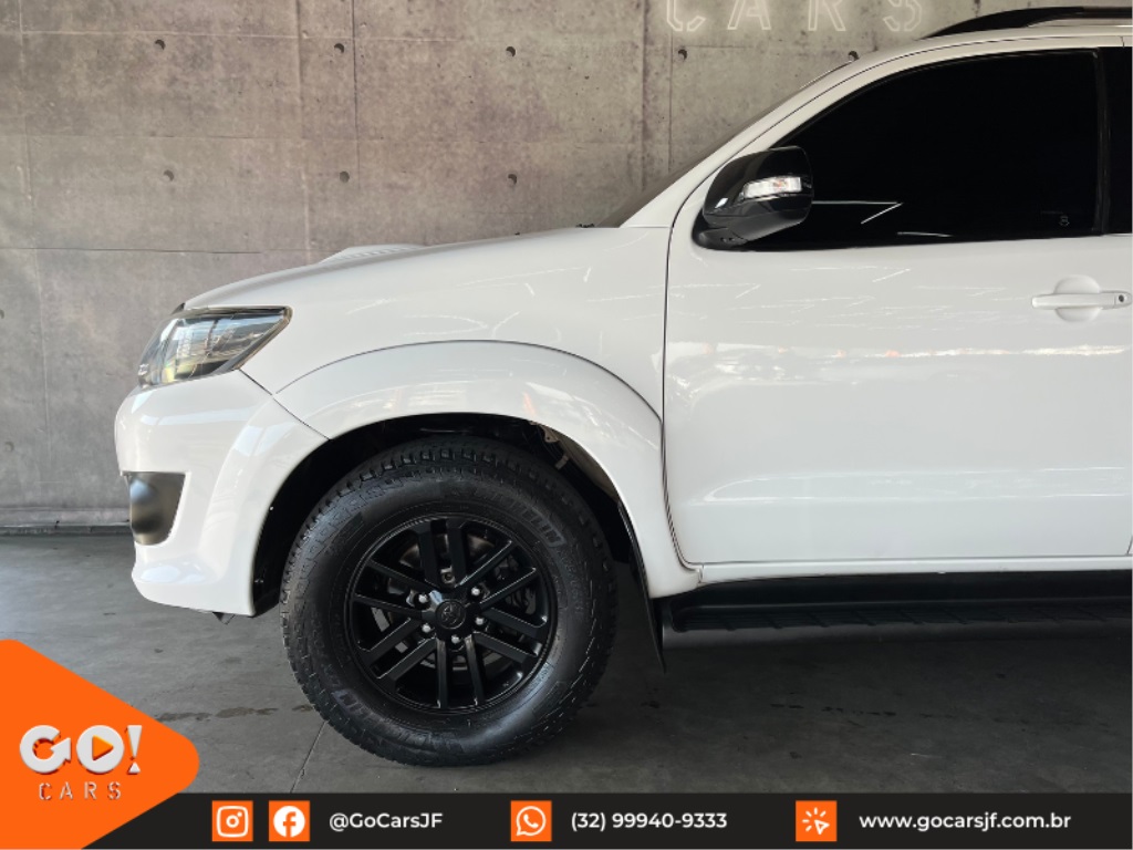 TOYOTA HILUX SW4 3.0 SRV 4X4 7 LUGARES 16V TURBO INTERCOOLER DIESEL 4P AUTOMÁTICO 2015