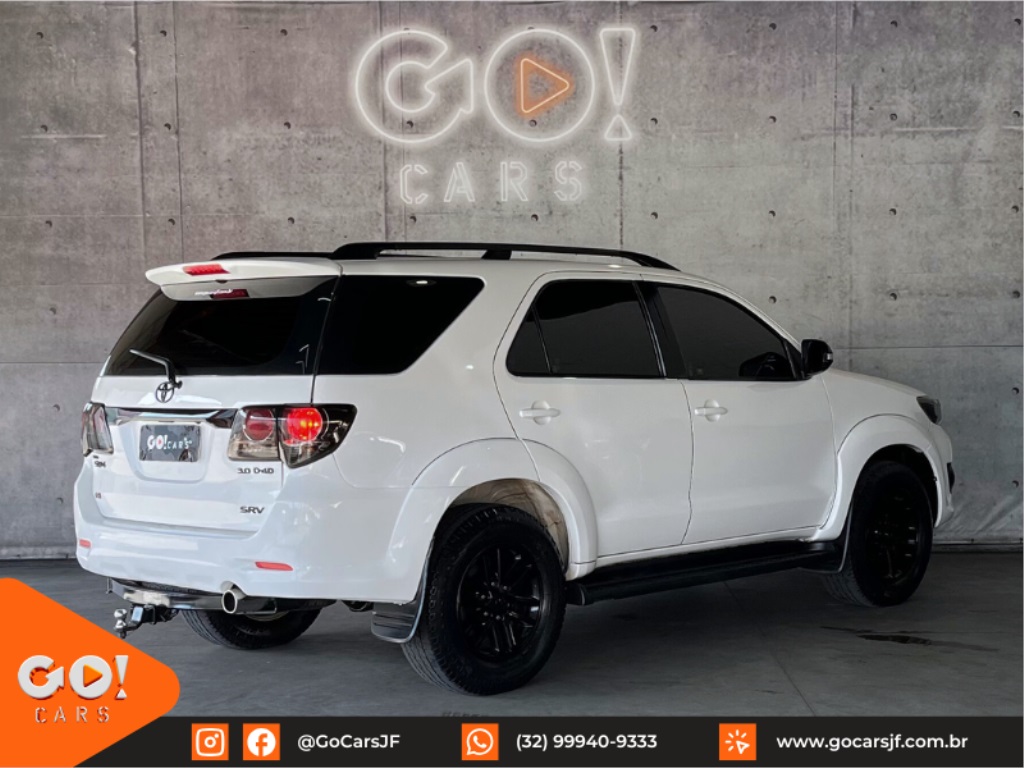 TOYOTA HILUX SW4 3.0 SRV 4X4 7 LUGARES 16V TURBO INTERCOOLER DIESEL 4P AUTOMÁTICO 2015