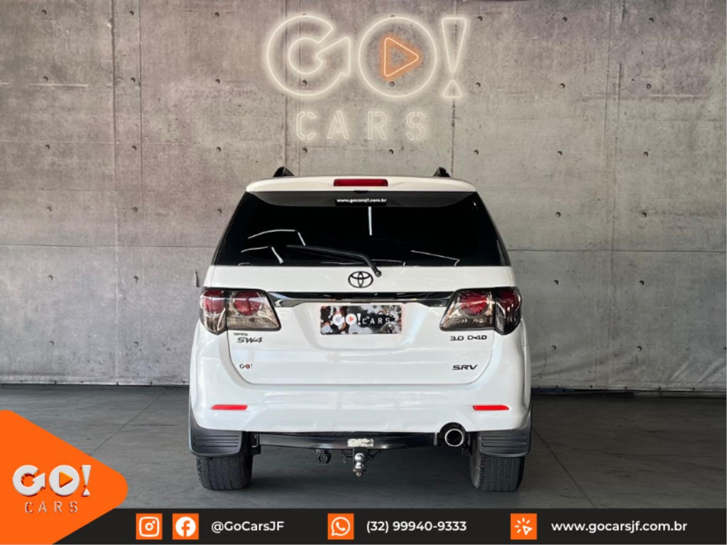 TOYOTA HILUX SW4 3.0 SRV 4X4 7 LUGARES 16V TURBO INTERCOOLER DIESEL 4P AUTOMÁTICO 2015