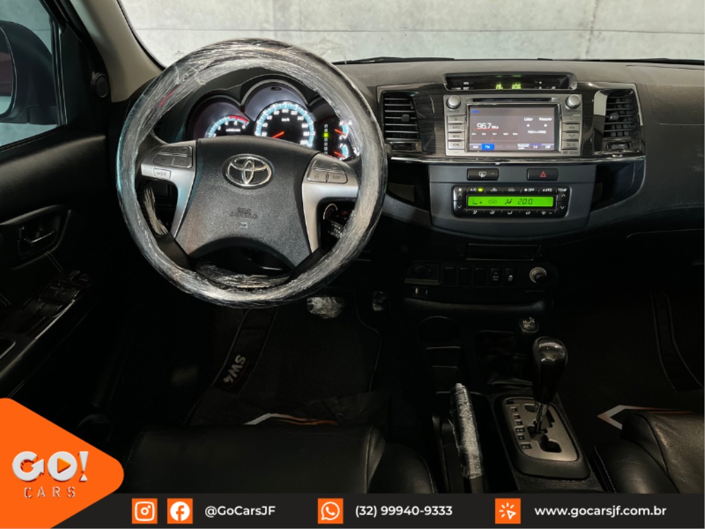 TOYOTA HILUX SW4 3.0 SRV 4X4 7 LUGARES 16V TURBO INTERCOOLER DIESEL 4P AUTOMÁTICO 2015
