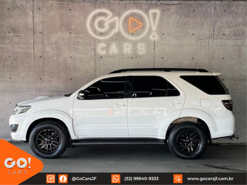 TOYOTA HILUX SW4 3.0 SRV 4X4 7 LUGARES 16V TURBO INTERCOOLER DIESEL 4P AUTOMÁTICO 2015