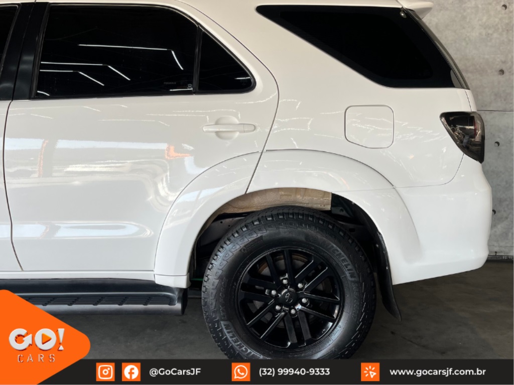 TOYOTA HILUX SW4 3.0 SRV 4X4 7 LUGARES 16V TURBO INTERCOOLER DIESEL 4P AUTOMÁTICO 2015