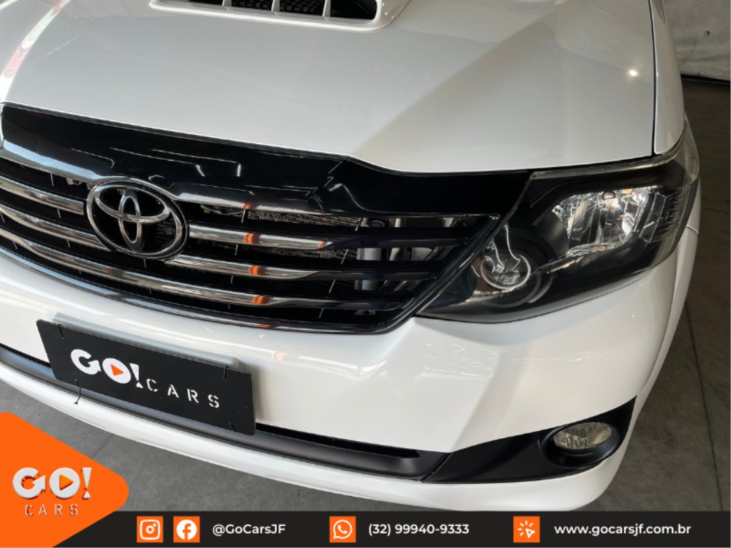 TOYOTA HILUX SW4 3.0 SRV 4X4 7 LUGARES 16V TURBO INTERCOOLER DIESEL 4P AUTOMÁTICO 2015
