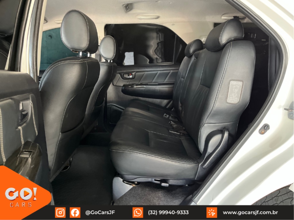 TOYOTA HILUX SW4 3.0 SRV 4X4 7 LUGARES 16V TURBO INTERCOOLER DIESEL 4P AUTOMÁTICO 2015