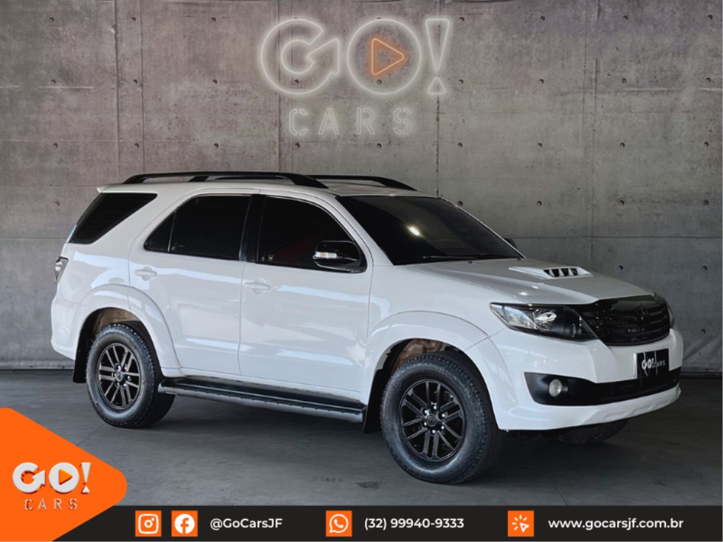 TOYOTA HILUX SW4 3.0 SRV 4X4 7 LUGARES 16V TURBO INTERCOOLER DIESEL 4P AUTOMÁTICO 2015
