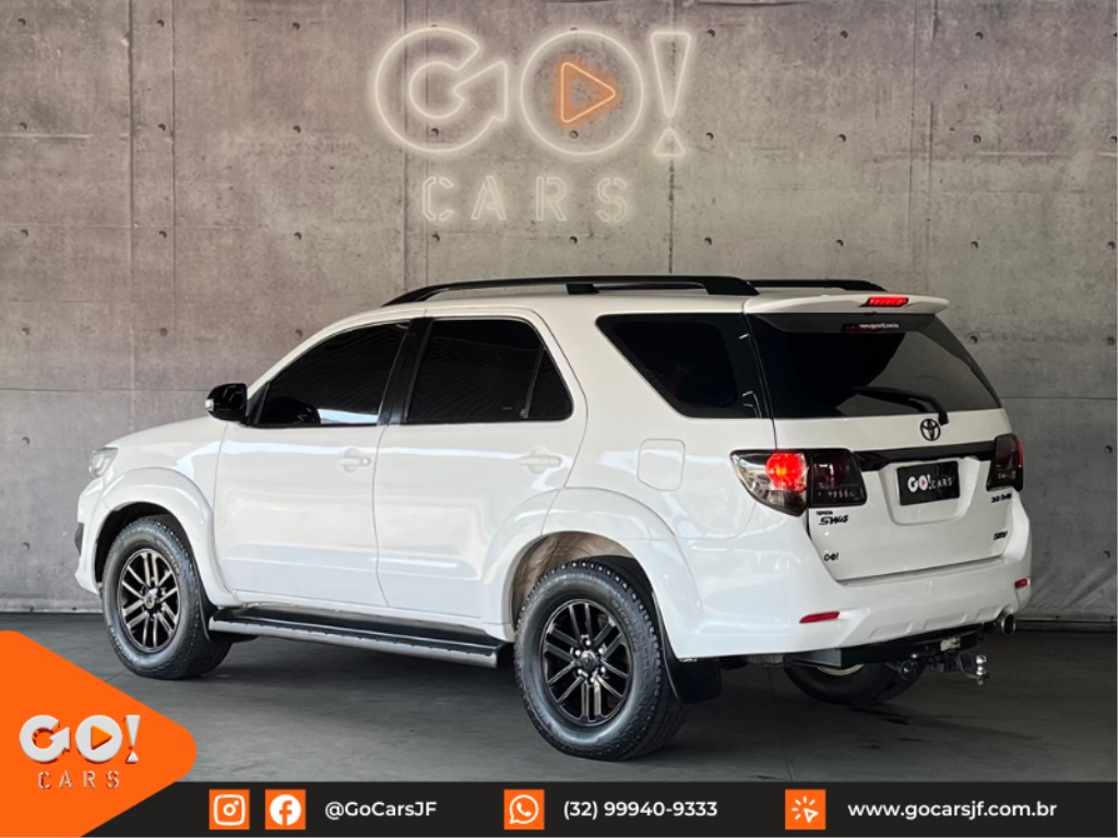 TOYOTA HILUX SW4 3.0 SRV 4X4 7 LUGARES 16V TURBO INTERCOOLER DIESEL 4P AUTOMÁTICO 2015