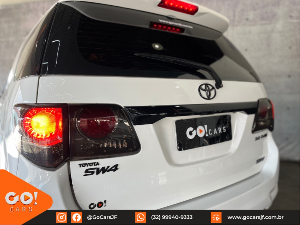 TOYOTA HILUX SW4 3.0 SRV 4X4 7 LUGARES 16V TURBO INTERCOOLER DIESEL 4P AUTOMÁTICO 2015
