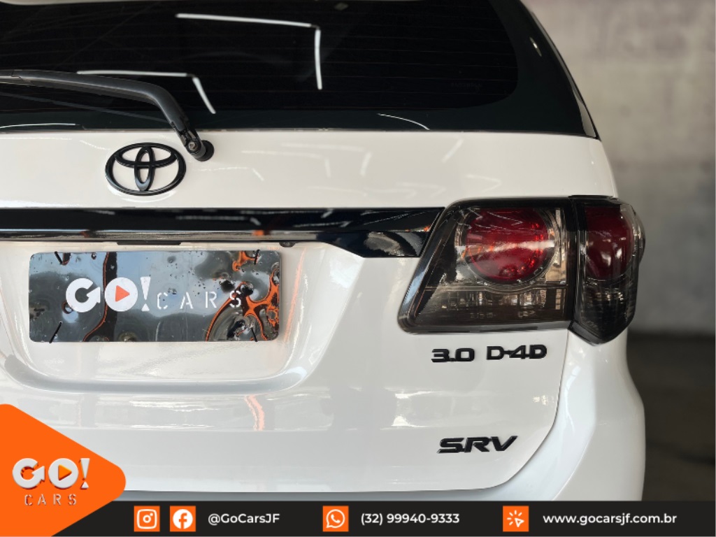 TOYOTA HILUX SW4 3.0 SRV 4X4 7 LUGARES 16V TURBO INTERCOOLER DIESEL 4P AUTOMÁTICO 2015
