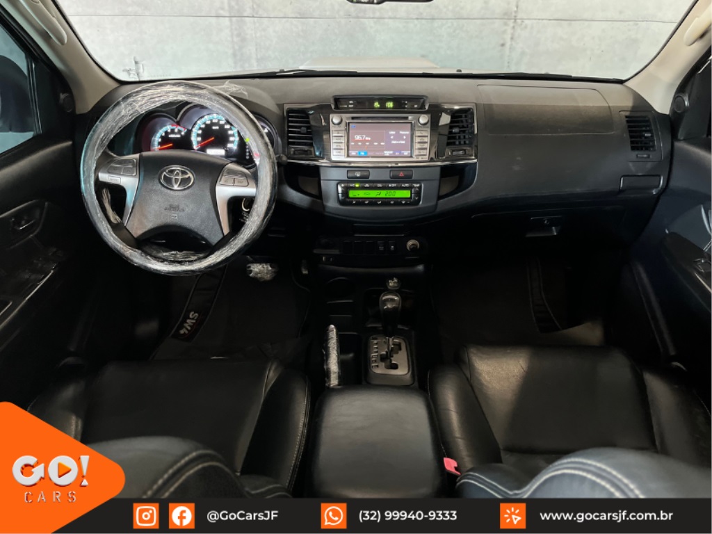 TOYOTA HILUX SW4 3.0 SRV 4X4 7 LUGARES 16V TURBO INTERCOOLER DIESEL 4P AUTOMÁTICO 2015