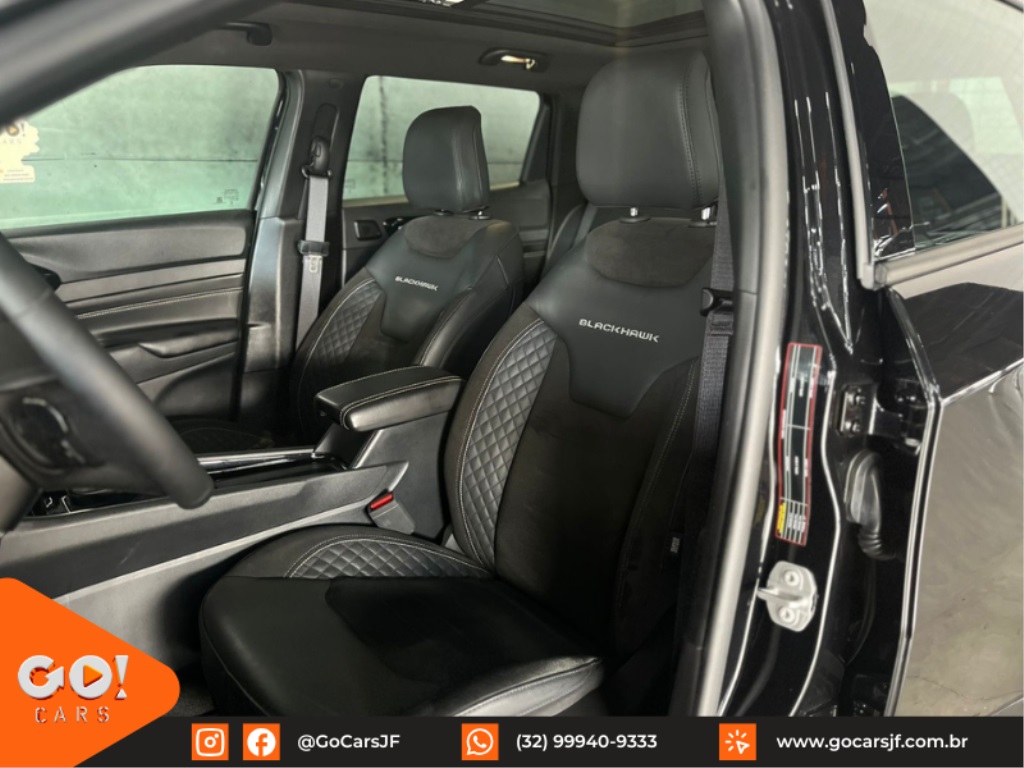 JEEP COMPASS 2.0 HURRICANE 4 TURBO GASOLINA BLACKHAWK AT9 2025
