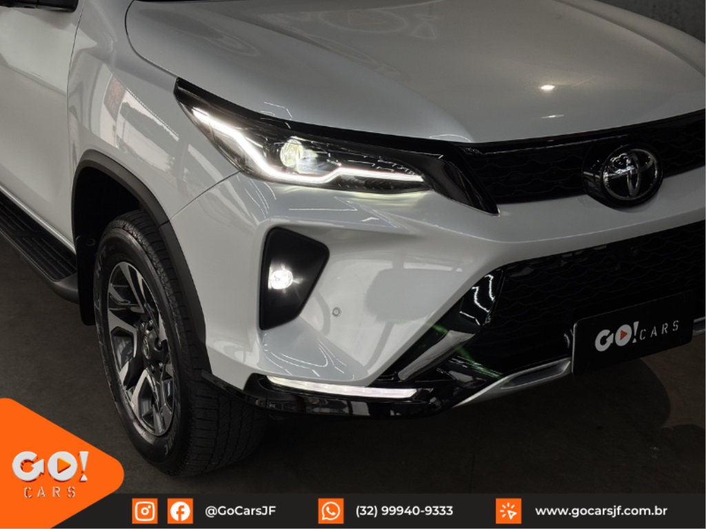 TOYOTA HILUX SW4 2.8 D-4D TURBO DIESEL SRX PLATINUM 7L 4X4 AUTOMÁTICO 2024