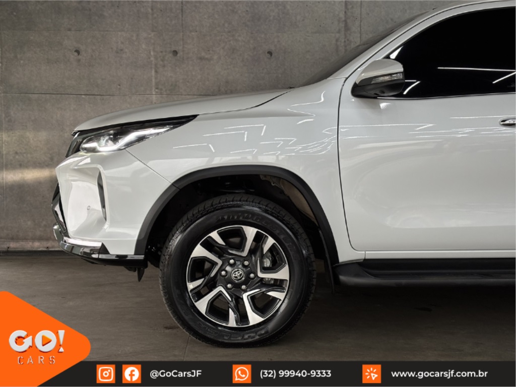 TOYOTA HILUX SW4 2.8 D-4D TURBO DIESEL SRX PLATINUM 7L 4X4 AUTOMÁTICO 2024
