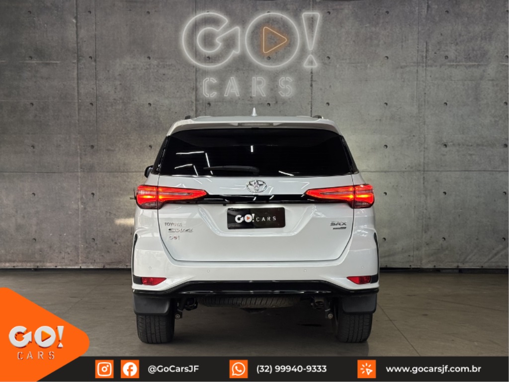 TOYOTA HILUX SW4 2.8 D-4D TURBO DIESEL SRX PLATINUM 7L 4X4 AUTOMÁTICO 2024