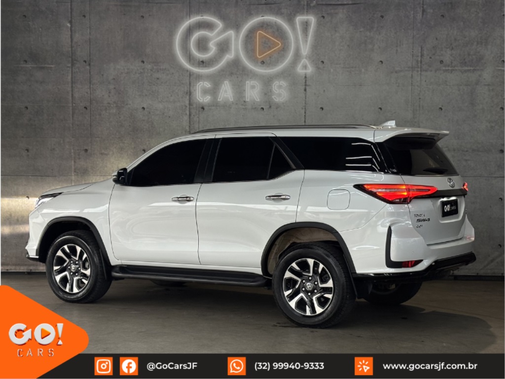 TOYOTA HILUX SW4 2.8 D-4D TURBO DIESEL SRX PLATINUM 7L 4X4 AUTOMÁTICO 2024