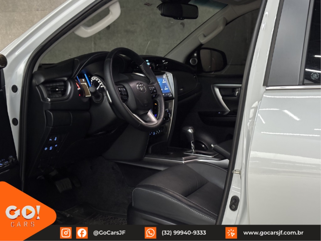 TOYOTA HILUX SW4 2.8 D-4D TURBO DIESEL SRX PLATINUM 7L 4X4 AUTOMÁTICO 2024