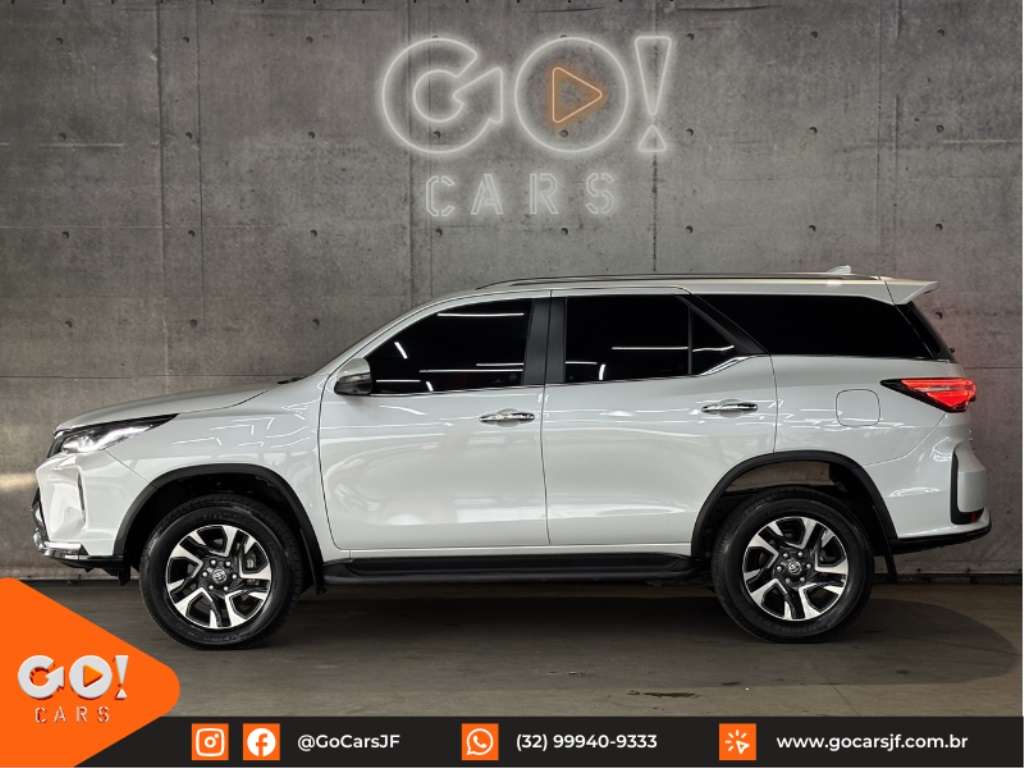 TOYOTA HILUX SW4 2.8 D-4D TURBO DIESEL SRX PLATINUM 7L 4X4 AUTOMÁTICO 2024