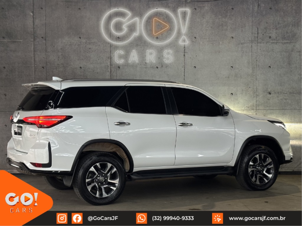 TOYOTA HILUX SW4 2.8 D-4D TURBO DIESEL SRX PLATINUM 7L 4X4 AUTOMÁTICO 2024