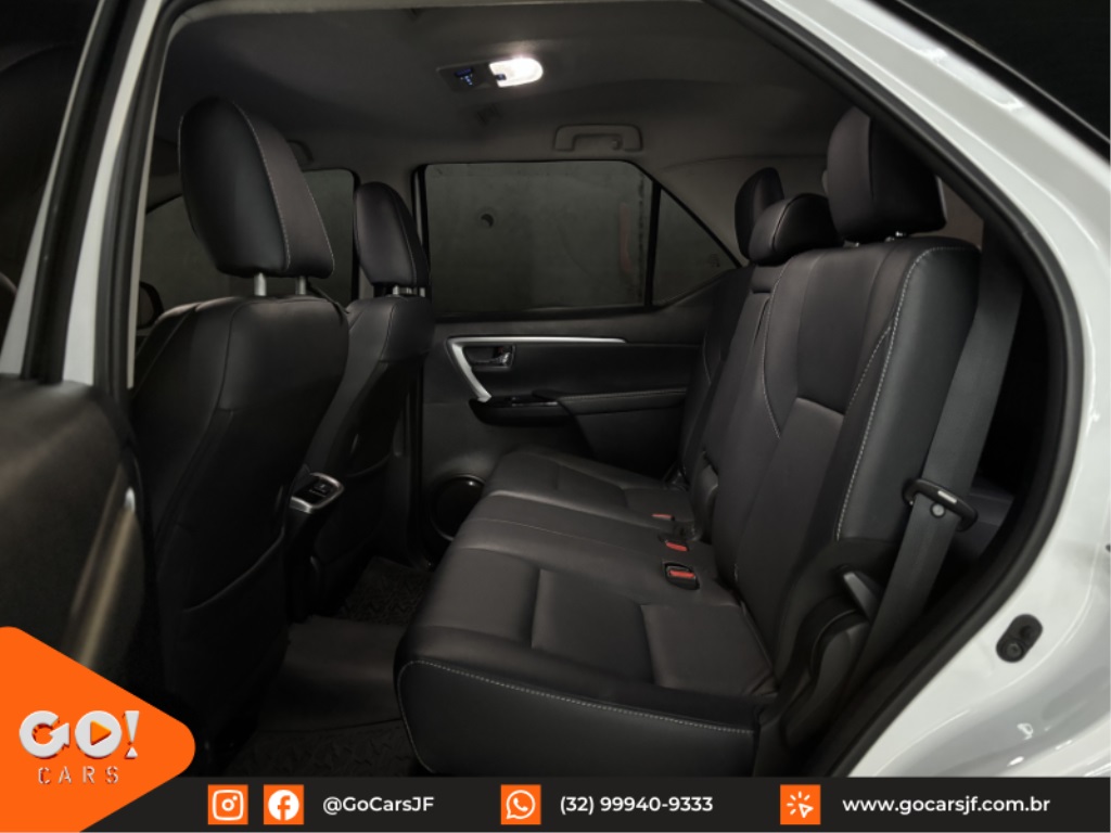 TOYOTA HILUX SW4 2.8 D-4D TURBO DIESEL SRX PLATINUM 7L 4X4 AUTOMÁTICO 2024