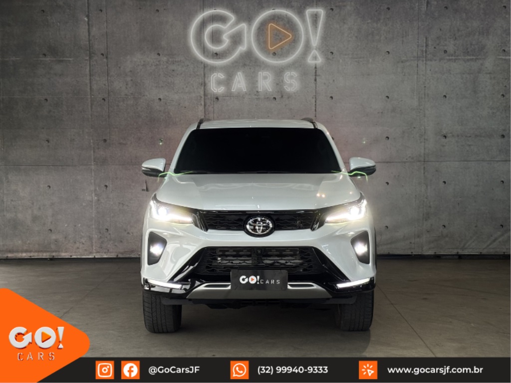 TOYOTA HILUX SW4 2.8 D-4D TURBO DIESEL SRX PLATINUM 7L 4X4 AUTOMÁTICO 2024