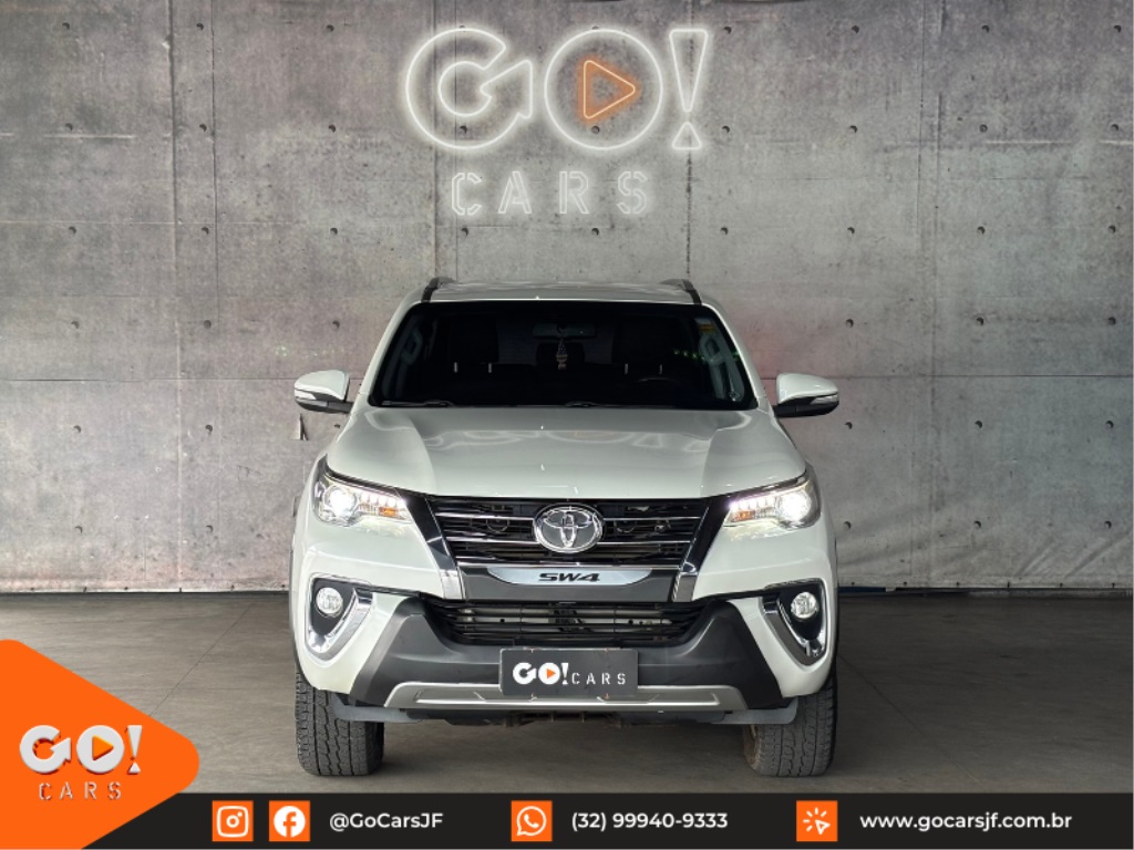 TOYOTA HILUX SW4 2.8 SRX 4X4 7 LUGARES 16V TURBO INTERCOOLER DIESEL 4P AUTOMÁTICO 2017