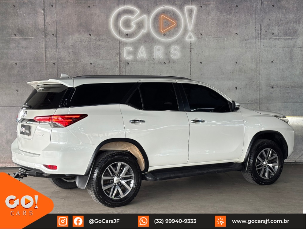 TOYOTA HILUX SW4 2.8 SRX 4X4 7 LUGARES 16V TURBO INTERCOOLER DIESEL 4P AUTOMÁTICO 2017
