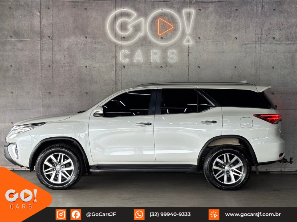 TOYOTA HILUX SW4 2.8 SRX 4X4 7 LUGARES 16V TURBO INTERCOOLER DIESEL 4P AUTOMÁTICO 2017
