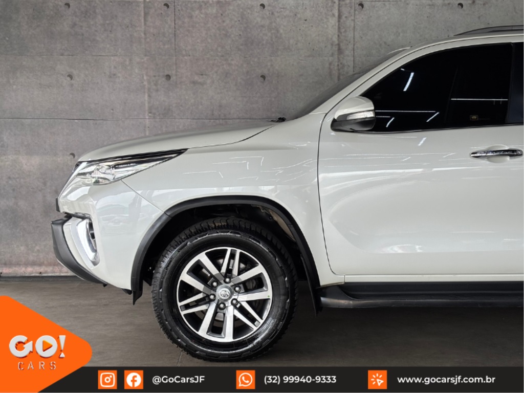 TOYOTA HILUX SW4 2.8 SRX 4X4 7 LUGARES 16V TURBO INTERCOOLER DIESEL 4P AUTOMÁTICO 2017
