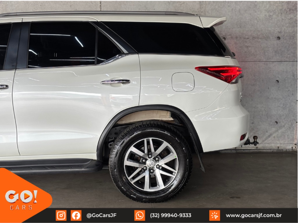 TOYOTA HILUX SW4 2.8 SRX 4X4 7 LUGARES 16V TURBO INTERCOOLER DIESEL 4P AUTOMÁTICO 2017