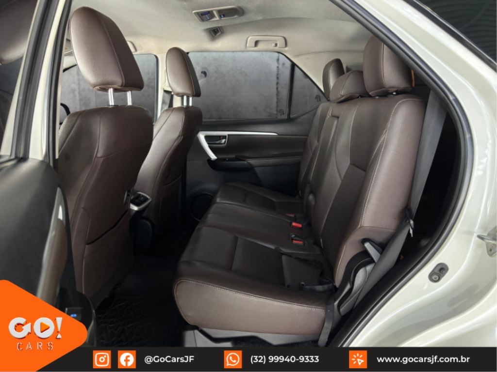 TOYOTA HILUX SW4 2.8 SRX 4X4 7 LUGARES 16V TURBO INTERCOOLER DIESEL 4P AUTOMÁTICO 2017