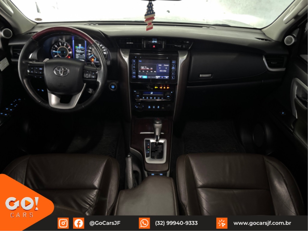 TOYOTA HILUX SW4 2.8 SRX 4X4 7 LUGARES 16V TURBO INTERCOOLER DIESEL 4P AUTOMÁTICO 2017