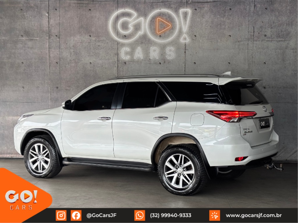 TOYOTA HILUX SW4 2.8 SRX 4X4 7 LUGARES 16V TURBO INTERCOOLER DIESEL 4P AUTOMÁTICO 2017