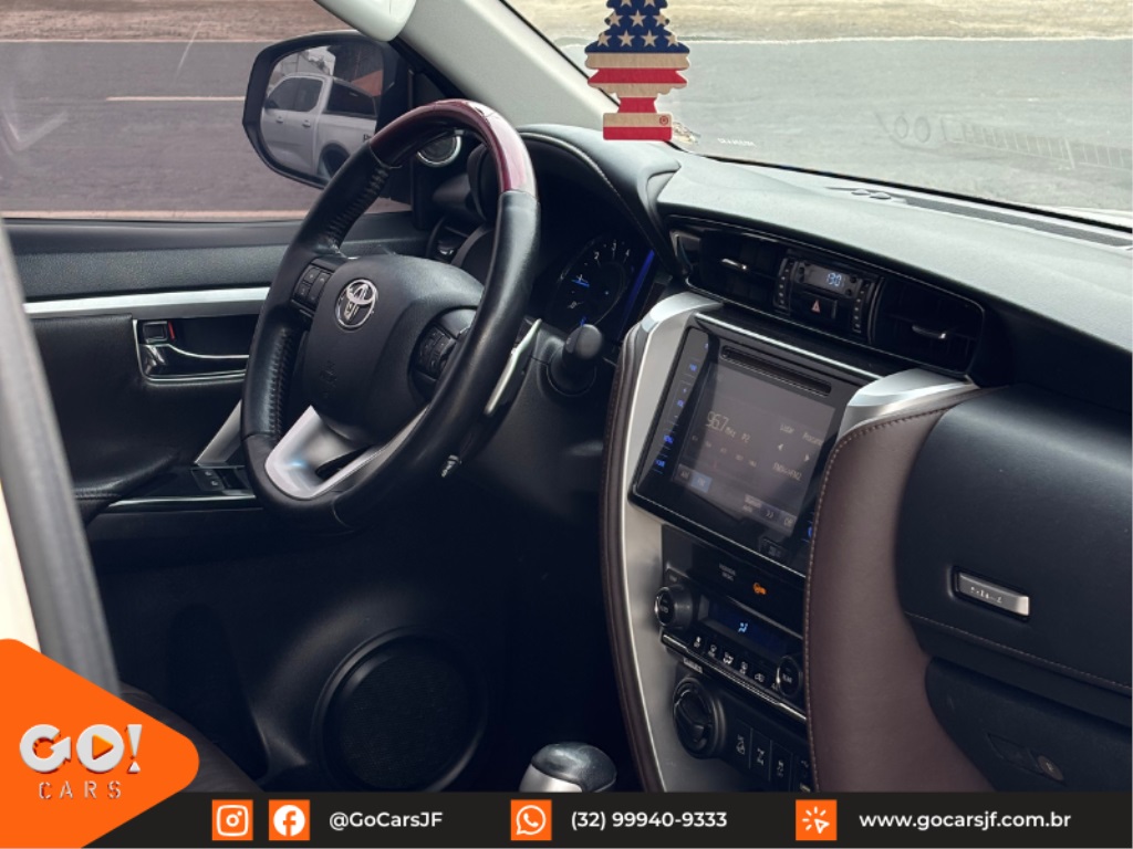 TOYOTA HILUX SW4 2.8 SRX 4X4 7 LUGARES 16V TURBO INTERCOOLER DIESEL 4P AUTOMÁTICO 2017