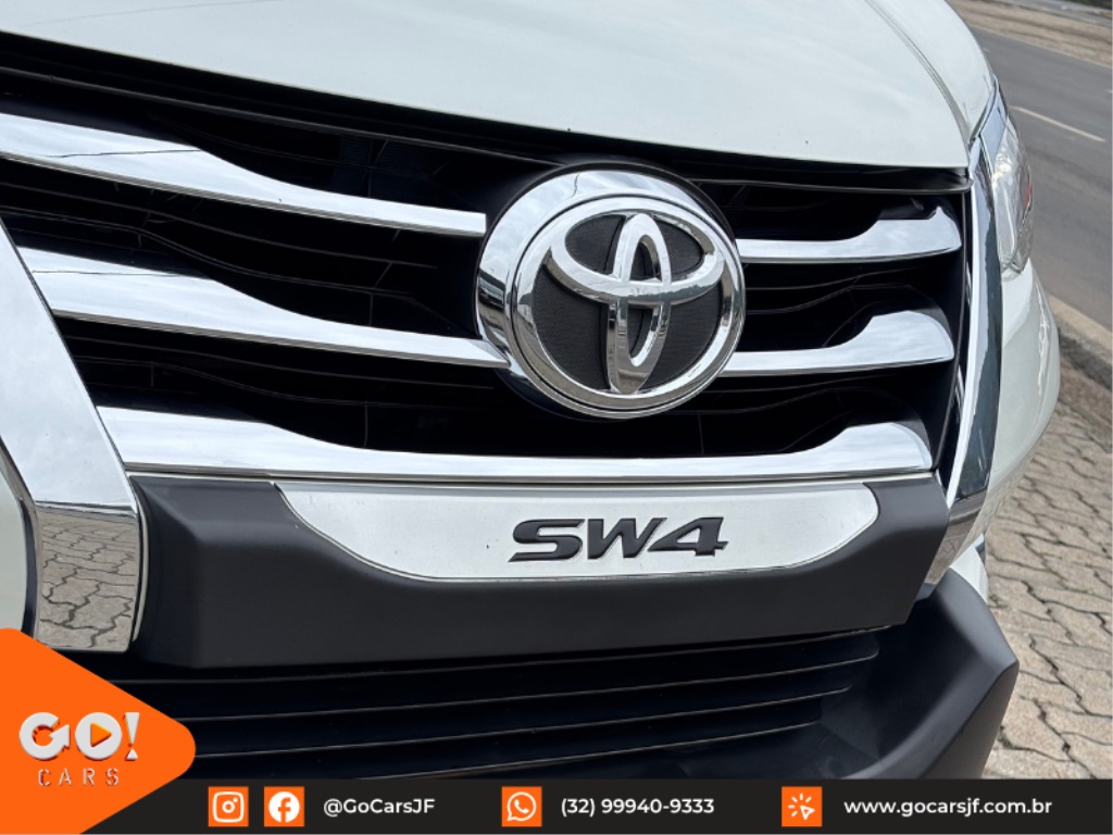 TOYOTA HILUX SW4 2.8 SRX 4X4 7 LUGARES 16V TURBO INTERCOOLER DIESEL 4P AUTOMÁTICO 2017