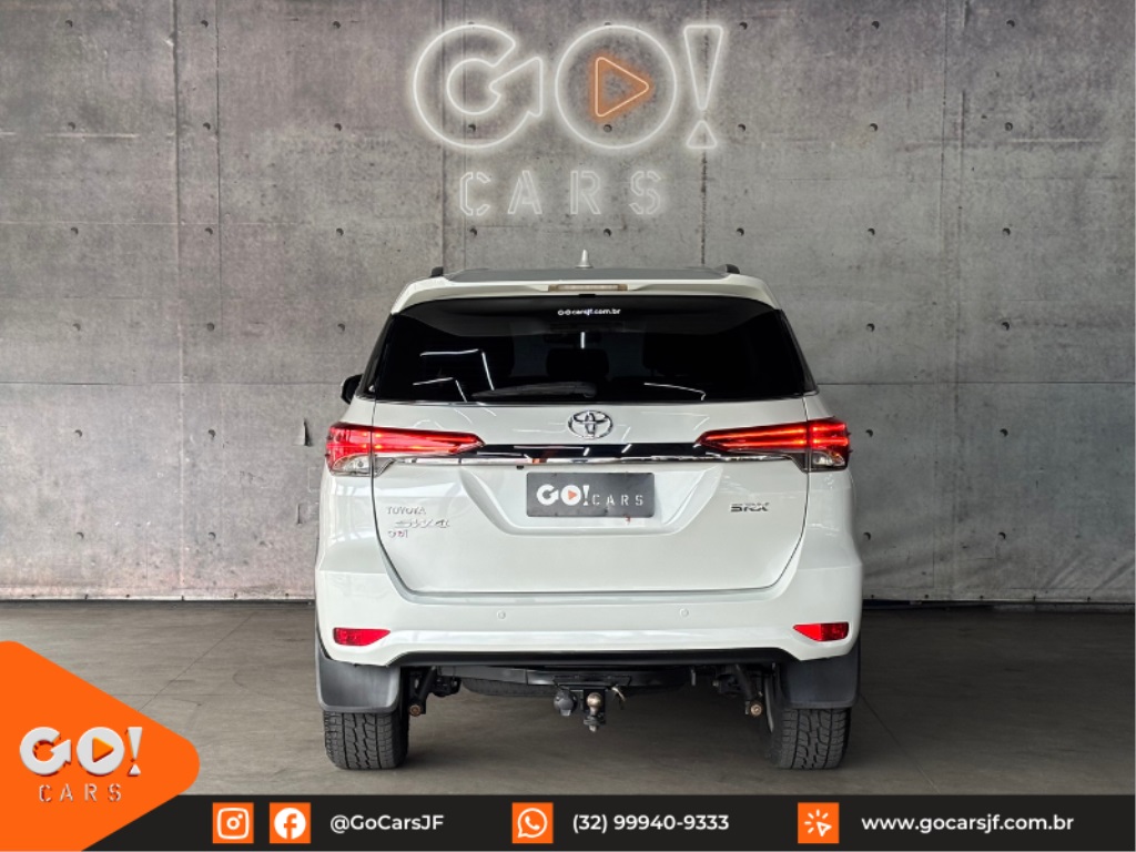 TOYOTA HILUX SW4 2.8 SRX 4X4 7 LUGARES 16V TURBO INTERCOOLER DIESEL 4P AUTOMÁTICO 2017