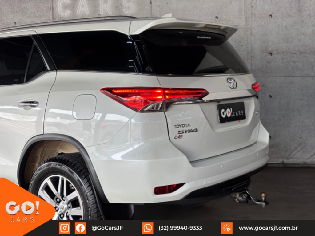 TOYOTA HILUX SW4 2.8 SRX 4X4 7 LUGARES 16V TURBO INTERCOOLER DIESEL 4P AUTOMÁTICO 2017