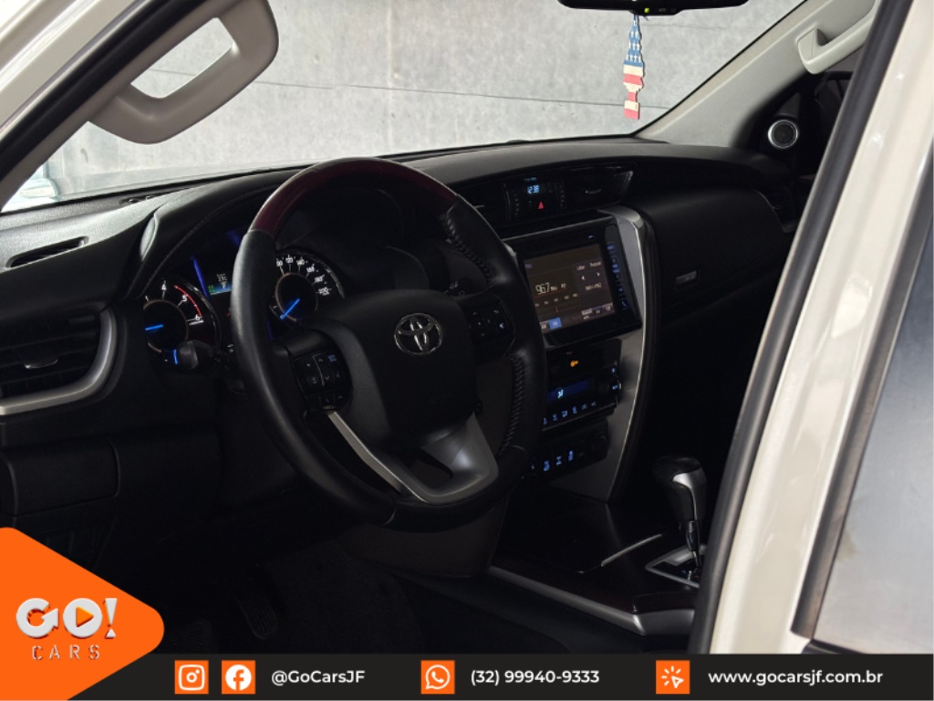 TOYOTA HILUX SW4 2.8 SRX 4X4 7 LUGARES 16V TURBO INTERCOOLER DIESEL 4P AUTOMÁTICO 2017
