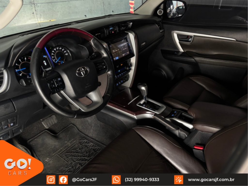 TOYOTA HILUX SW4 2.8 SRX 4X4 7 LUGARES 16V TURBO INTERCOOLER DIESEL 4P AUTOMÁTICO 2017