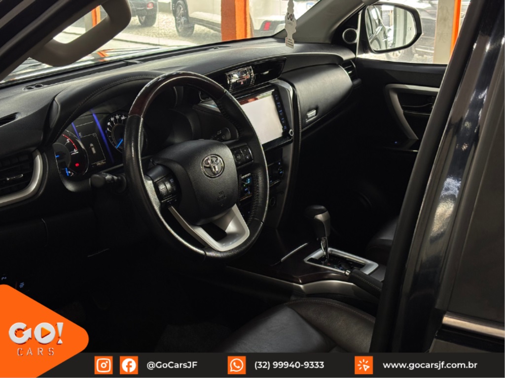 TOYOTA HILUX SW4 2.8 SRX 4X4 7 LUGARES 16V TURBO INTERCOOLER DIESEL 4P AUTOMÁTICO 2020
