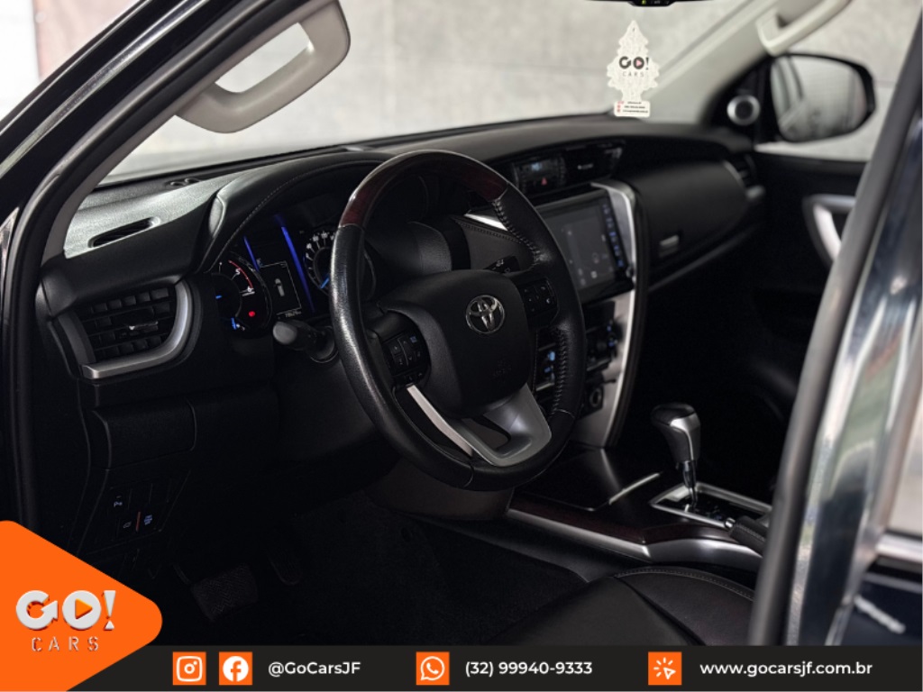 TOYOTA HILUX SW4 2.8 SRX 4X4 7 LUGARES 16V TURBO INTERCOOLER DIESEL 4P AUTOMÁTICO 2020